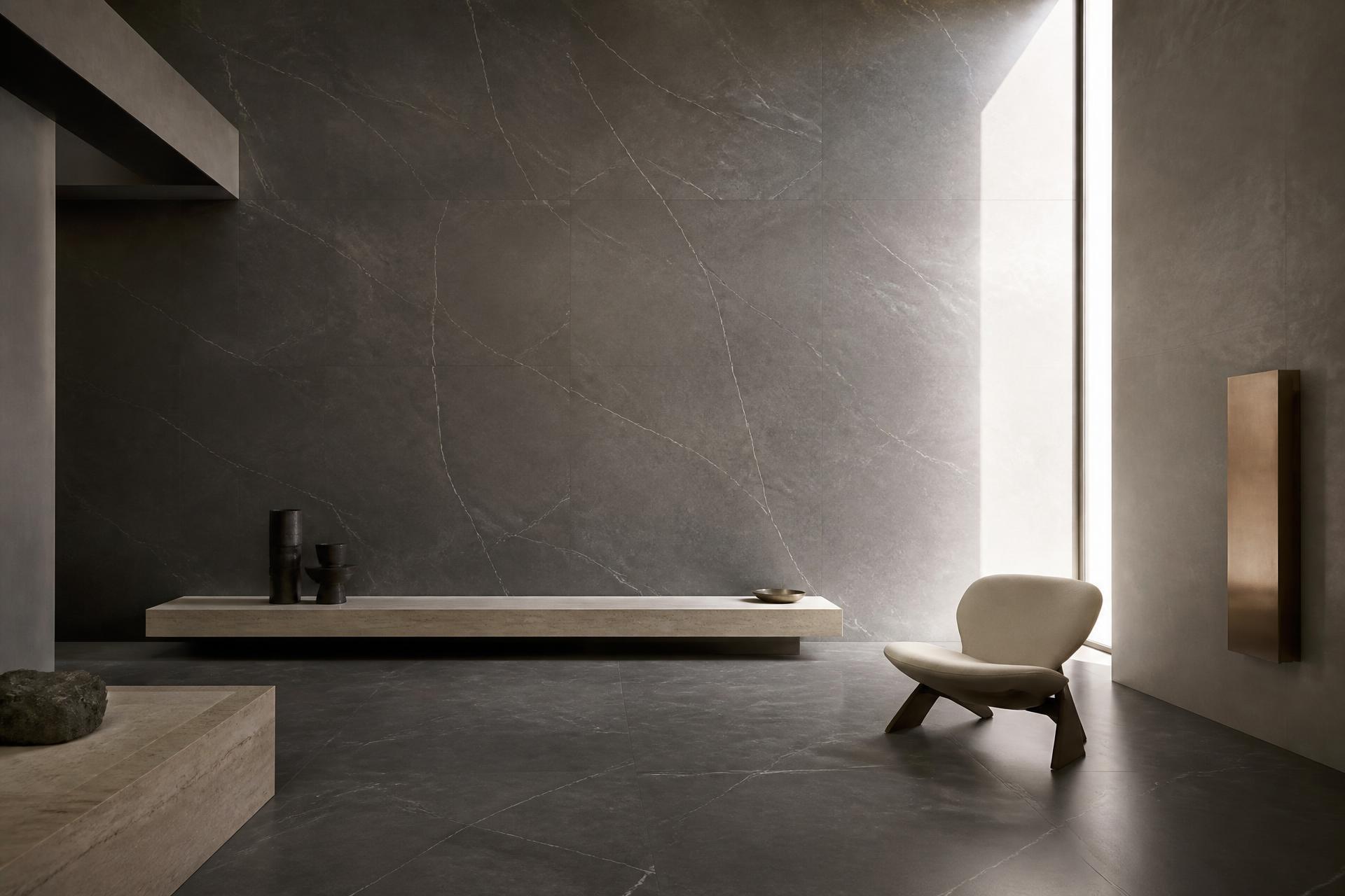 Ambiente revestido em porcelanato de grande formato